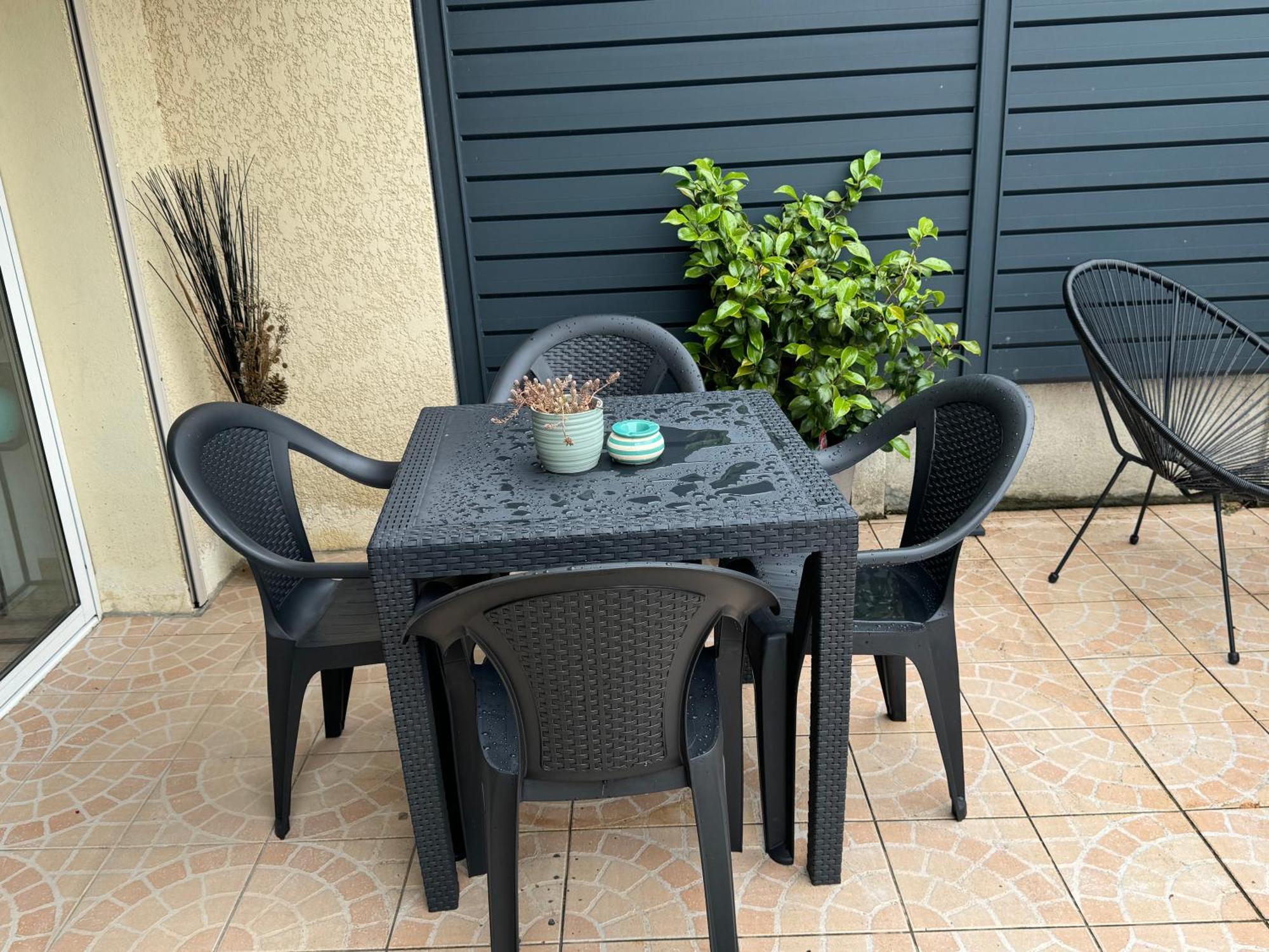Au Calme Dans Maison En Rez De Jardin A 2,2 Kms Du Groupama Stadium Et Salle Ldlc Arena Meyzieu Εξωτερικό φωτογραφία