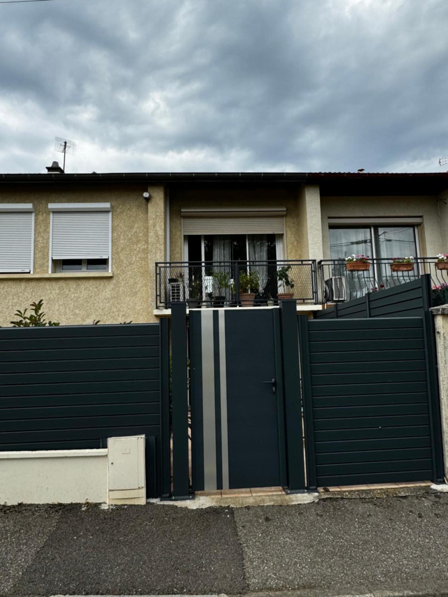 Au Calme Dans Maison En Rez De Jardin A 2,2 Kms Du Groupama Stadium Et Salle Ldlc Arena Meyzieu Εξωτερικό φωτογραφία